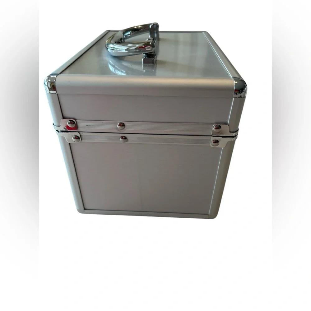 Aluminum makeup artist box